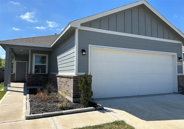 Photo 3 of Single family home for sale at 16934 Needlepoint Dr, Conroe, TX 77302 | MLS# 73026555 | Listing updated on 2026-09-22