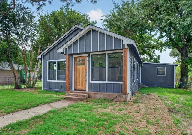 Homes for sale in Brenham, TX | 1506 Clay St, Brenham, TX 77833 | MLS# 26467854
