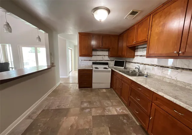 Photo 3 of Single family home for sale at 11111 Petworth Dr, Houston, TX 77072 | MLS# 18900491 | Listing updated on 2026-04-02