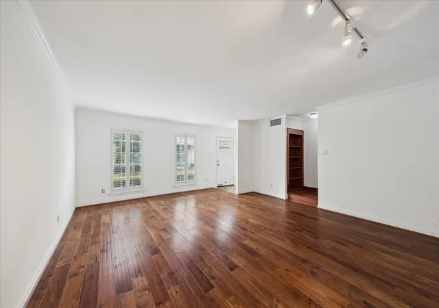3rd image of 5819 Valley Forge Dr #91, Houston, TX 77057 | MLS# 88199133