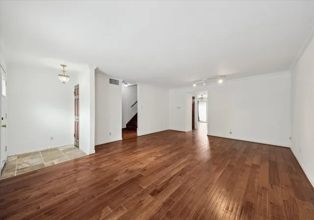 4th image of 5819 Valley Forge Dr #91, Houston, TX 77057 | MLS# 88199133