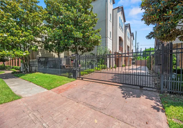 2nd image of 1537 Haddon St, Houston, TX 77006 | MLS# 38316854