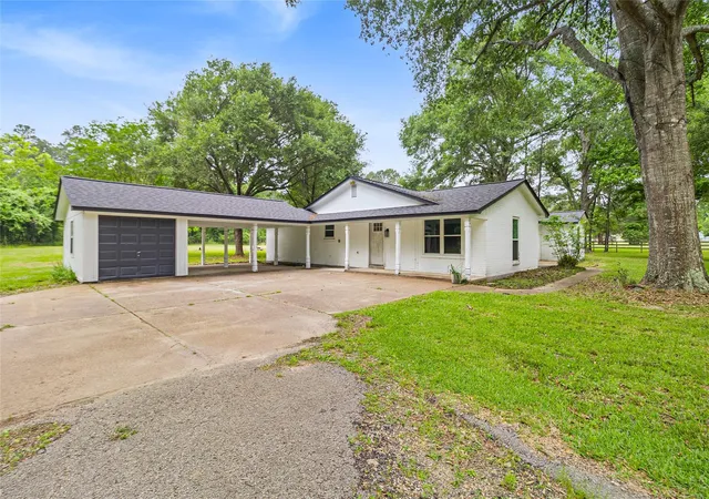 3rd image of 74 Robinson Rd, Huntsville, TX 77320 | MLS# 34807989