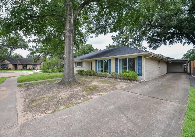 Photo 3 of Sale Pending at 4611 Chantilly Cir, Houston, TX 77018 | MLS# 6408846 | Listing updated on 2026-08-30