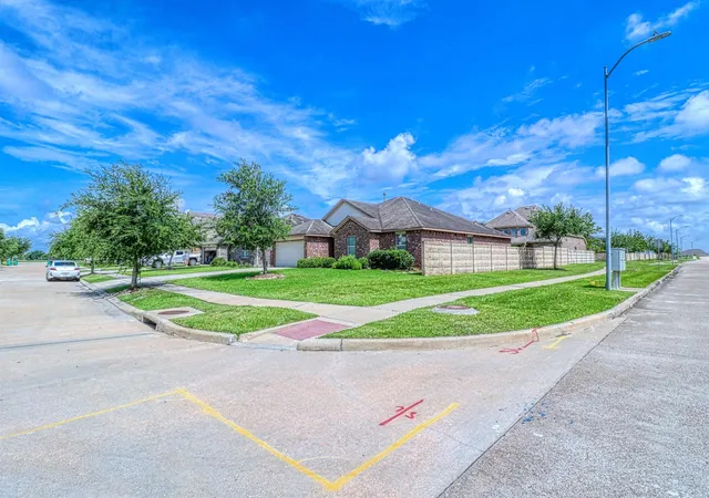 Photo 2 of Single family home for sale at 2735 Diamond Vista Ln, Rosharon, TX 77583 | MLS# 78749076 | Listing updated on 2026-09-05