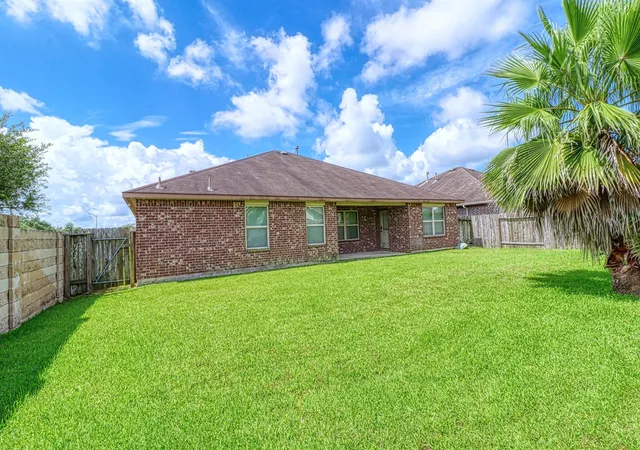 Photo 3 of Single family home for sale at 2735 Diamond Vista Ln, Rosharon, TX 77583 | MLS# 78749076 | Listing updated on 2026-09-05