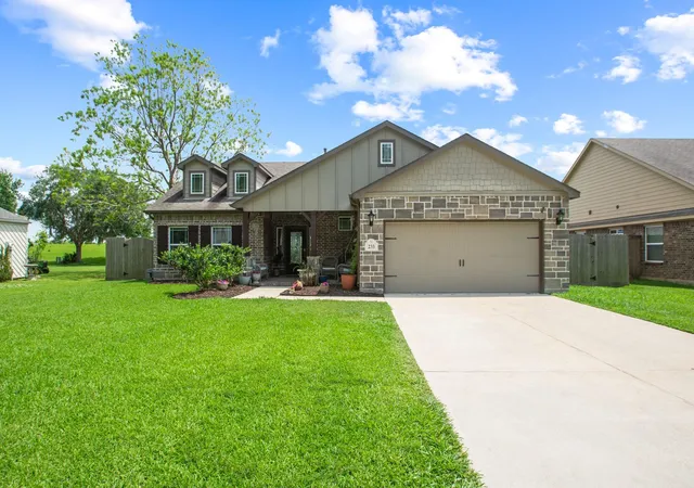 Homes for sale in West Columbia, TX | 233 Twin Lakes Blvd, West Columbia, TX 77486 | MLS# 48702684