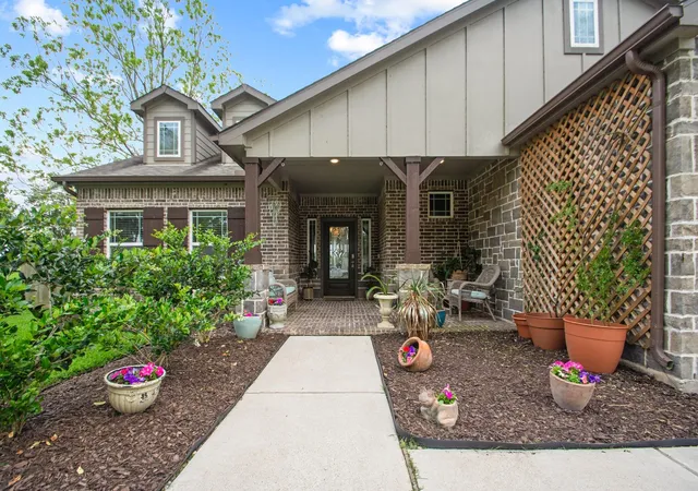 Homes for sale in West Columbia, TX | 233 Twin Lakes Blvd, West Columbia, TX 77486 | MLS# 48702684