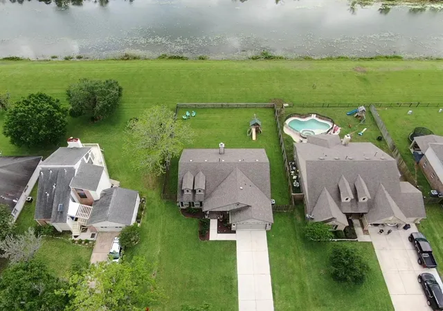 Homes for sale in West Columbia, TX | 233 Twin Lakes Blvd, West Columbia, TX 77486 | MLS# 48702684