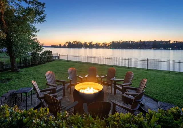1st image of 15721 Lakeway Dr, Willis, TX 77318 | MLS# 60998866
