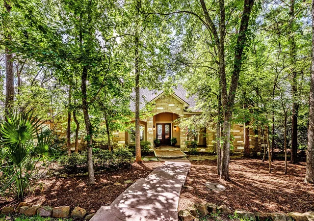 2nd image of 852 Overbrook Dr, Huntsville, TX 77340 | MLS# 85284312