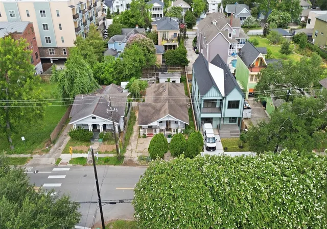 Photo 2 of Sale Pending at 2809 Houston Ave, Houston, TX 77009 | MLS# 61212563 | Listing updated on 2026-09-17