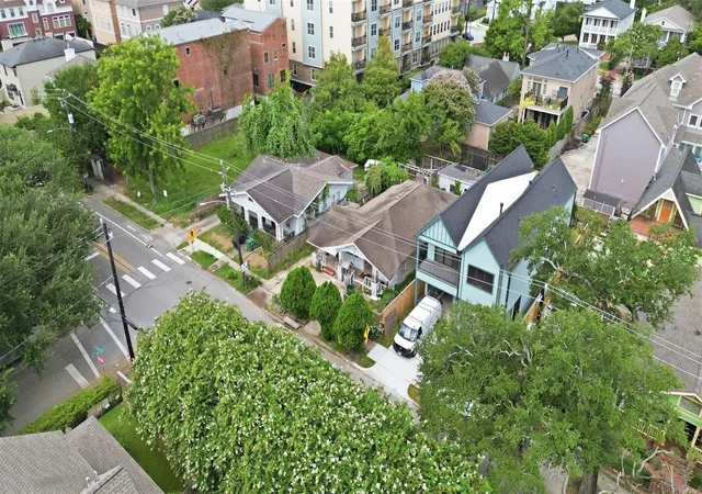 Photo 4 of Sale Pending at 2809 Houston Ave, Houston, TX 77009 | MLS# 61212563 | Listing updated on 2026-09-17