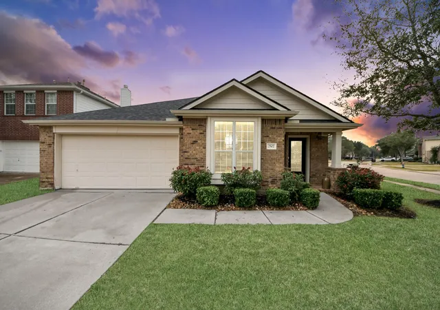 Homes for sale in Pearland, TX | 2507 Cypress Springs Ct, Pearland, TX 77584 | MLS# 69094963