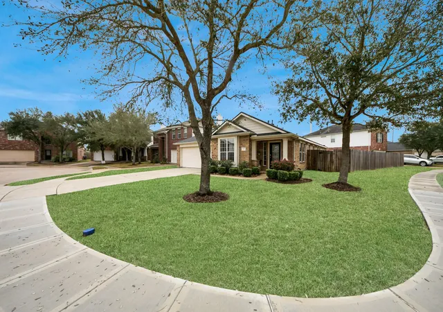 4th image of 2507 Cypress Springs Ct, Pearland, TX 77584 | MLS# 69094963