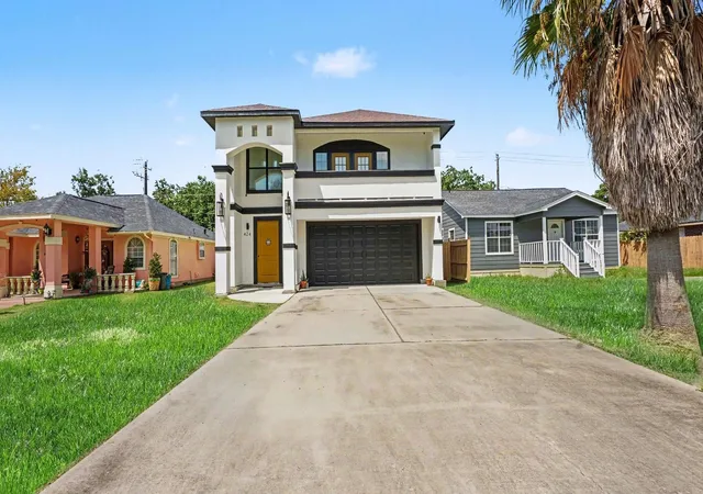 2nd image of 424 S Holmes St, La Porte, TX 77571 | MLS# 28808980