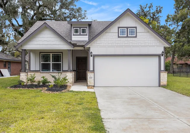 Homes for sale in West Columbia, TX | 221 Inwood Dr, West Columbia, TX 77486 | MLS# 53290214