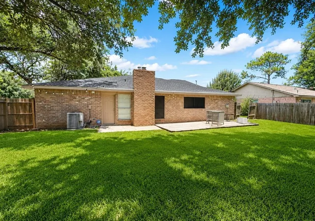 17th image of 6221 Silver Leaf Dr, League City, TX 77573 | MLS# 94187079
