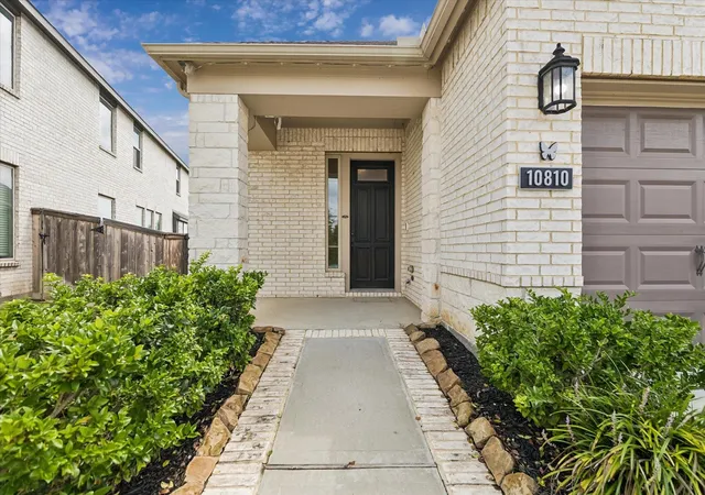 Photo 4 of Single family home for sale at 10810 Spiny Elm Ct, Cypress, TX 77433 | MLS# 84214291 | Listing updated on 2026-09-21