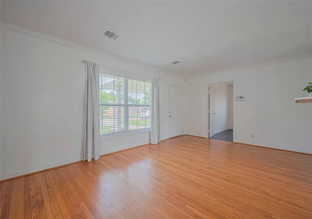 Photo 2 of Single family home for sale at 3042 Oak Forest Dr, Houston, TX 77018 | MLS# 52055558 | Listing updated on 2026-07-16