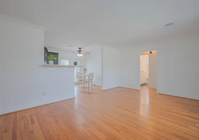 Photo 3 of Single family home for sale at 3042 Oak Forest Dr, Houston, TX 77018 | MLS# 52055558 | Listing updated on 2026-07-16