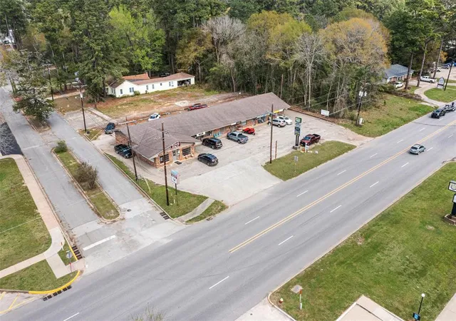 2nd image of 1002 W Bluff Street E, Woodville, TX 75979 | MLS# 5485129