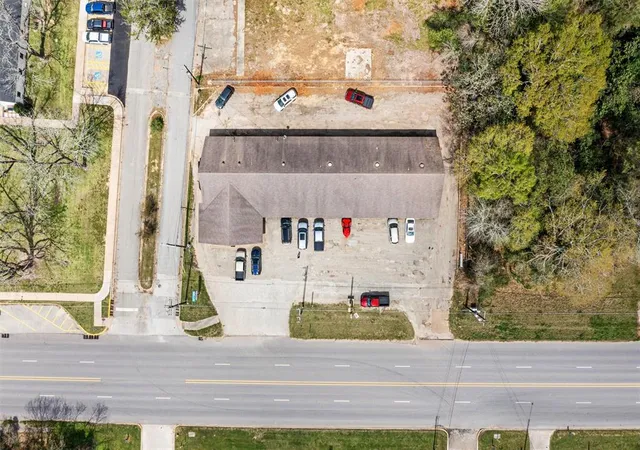 3rd image of 1002 W Bluff Street E, Woodville, TX 75979 | MLS# 5485129