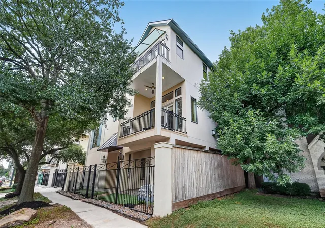 Photo 1 of Single family home for sale at 2034 Colquitt St #A, Houston, TX 77098 | MLS# 10906645 | Listing updated on 2026-09-13