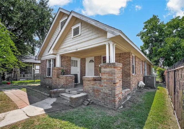 Photo 3 of Single family home for sale at 528 Caplin St, Houston, TX 77022 | MLS# 34171798 | Listing updated on 2026-09-02