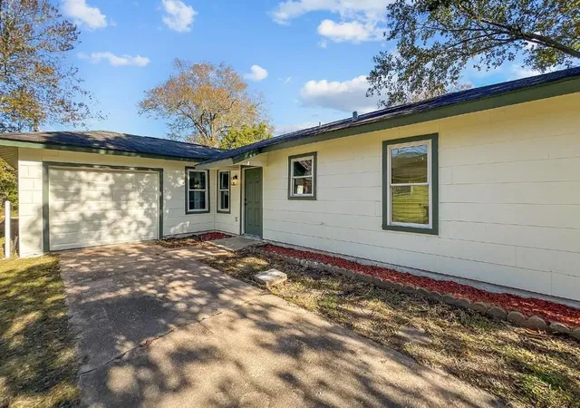 Photo 2 of Single family home for sale at 2208 Norwood Dr, Orange, TX 77630 | MLS# 57005517 | Listing updated on 2026-09-18