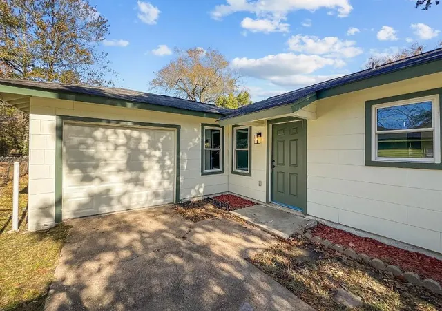 Photo 3 of Single family home for sale at 2208 Norwood Dr, Orange, TX 77630 | MLS# 57005517 | Listing updated on 2026-09-18