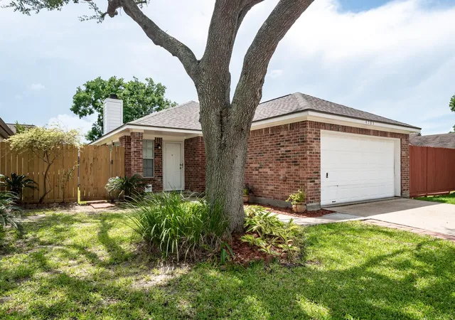 2nd image of 4705 Meadowood Dr, Baytown, TX 77521 | MLS# 87359155