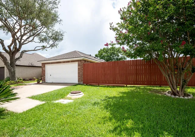 Photo 3 of Single family home for sale at 4705 Meadowood Dr, Baytown, TX 77521 | MLS# 87359155 | Listing updated on 2026-08-07