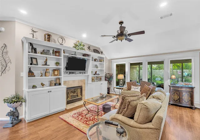 Photo 3 of Sale Pending at 2618 Spring Bnd Dr, Spring, TX 77386 | MLS# 31409220 | Listing updated on 2026-09-14
