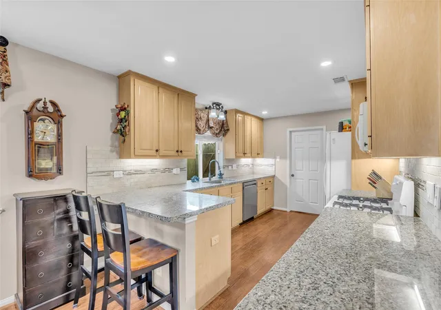 Photo 3 of Sale Pending at 2618 Spring Bnd Dr, Spring, TX 77386 | MLS# 31409220 | Listing updated on 2026-09-14