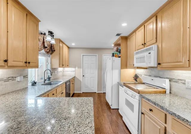 Photo 4 of Sale Pending at 2618 Spring Bnd Dr, Spring, TX 77386 | MLS# 31409220 | Listing updated on 2026-09-14
