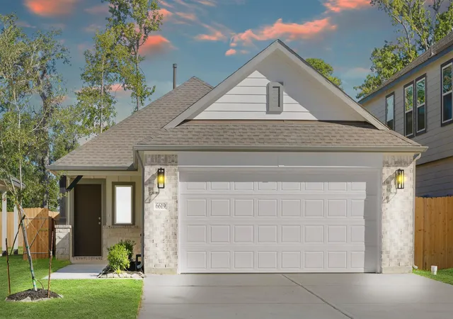 Photo 2 of Sale Pending at 6530 Old Cypress Landing Ln, Humble, TX 77338 | MLS# 12572586 | Listing updated on 2026-09-18
