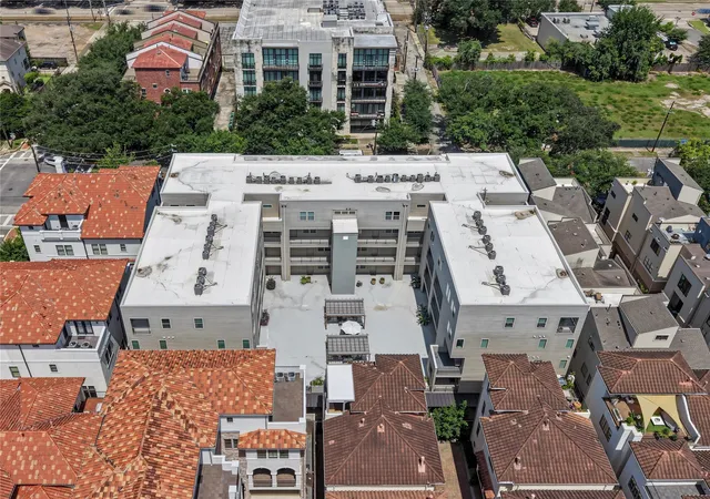 2nd image of 4819 Caroline St, Houston, TX 77004