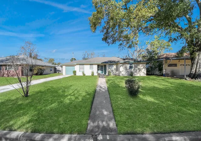 Homes for sale in Baytown, TX | 102 Live Oak St, Baytown, TX 77520 | MLS# 30778098