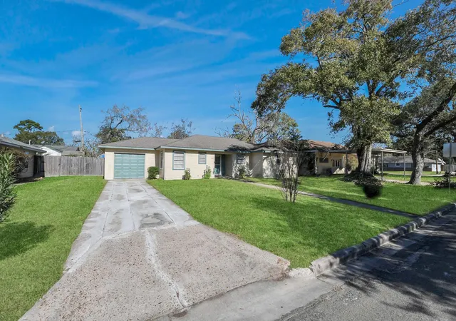Homes for sale in Baytown, TX | 102 Live Oak St, Baytown, TX 77520 | MLS# 30778098