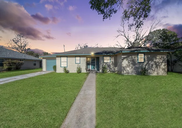 Homes for sale in Baytown, TX | 102 Live Oak St, Baytown, TX 77520 | MLS# 30778098