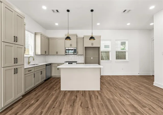 4th image of 1912 Schweikhardt St, Houston, TX 77020 | MLS# 47176017
