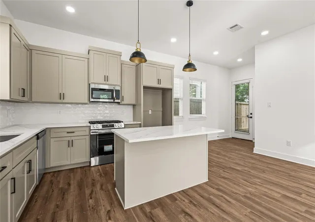 5th image of 1912 Schweikhardt St, Houston, TX 77020 | MLS# 47176017