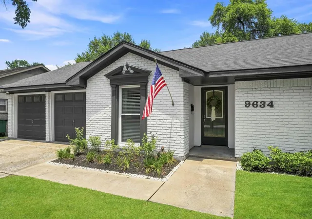 2nd image of 9634 Meadowglen Ln, Houston, TX 77063 | MLS# 24488903