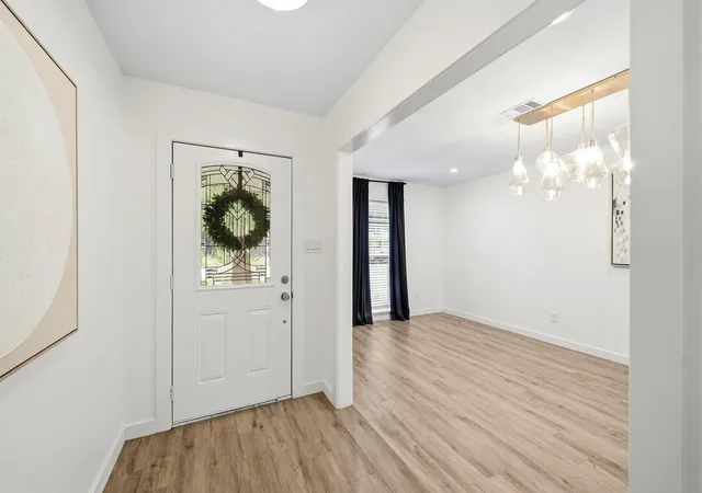 4th image of 9634 Meadowglen Ln, Houston, TX 77063 | MLS# 24488903