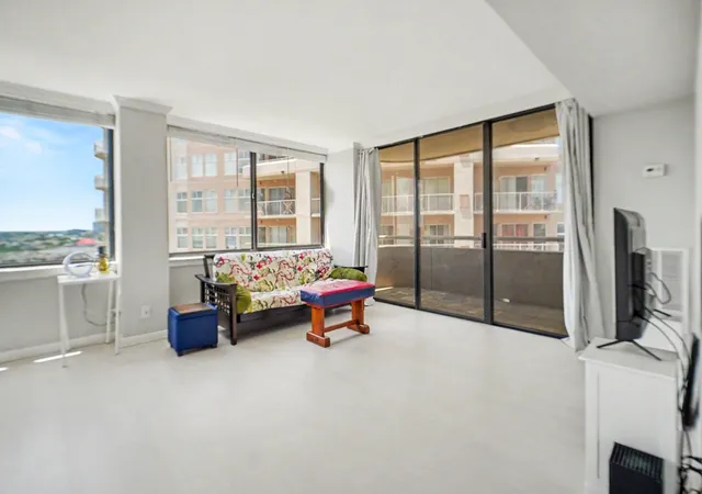 4th image of 3525 Sage Rd #1110, Houston, TX 77056 | MLS# 90343754