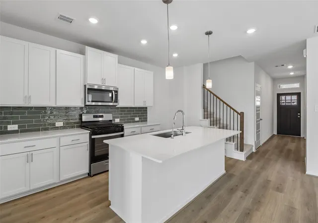 1st image of 5113 Redbud Valley Dr, Pearland, TX 77584 | MLS# 61436815