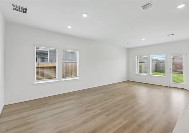 3rd image of 5113 Redbud Valley Dr, Pearland, TX 77584 | MLS# 61436815