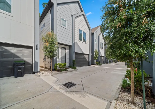 1st image of 850 Elkhart St #D/E, Houston, TX 77091 | MLS# 2456196