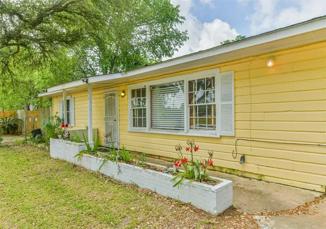 Homes for sale in La Marque, TX | 1732 Hwy 3, La Marque, TX 77568 | MLS# 69747755